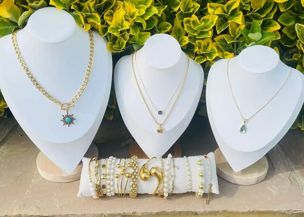 Five Jewelry offers beauty details